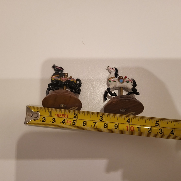 Vintage miniature carousel horses - Metal & Wood base turns - Picture 13 of 13
